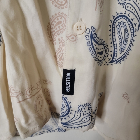 Hollister Men's Paisley Button Down Shirt - Picture 2 of 6